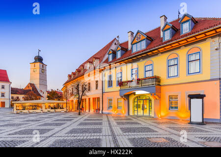 Sibiu, Rumänien. Ratturm Piata Mare (großer Platz), Transylvania. Stockfoto