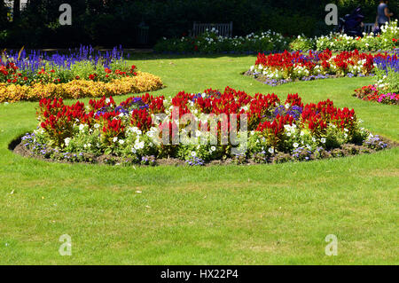 Blumenbeete in Jephson Gärten Leamington Spa, Warwickshire Stockfoto