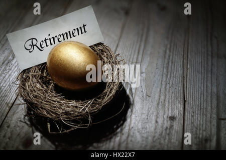 Goldene Notgroschen Konzept zur Altersvorsorge Stockfoto