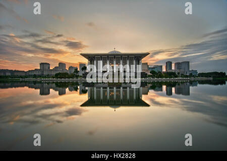 Schöne Moschee Putrajaya Eisen Stockfoto