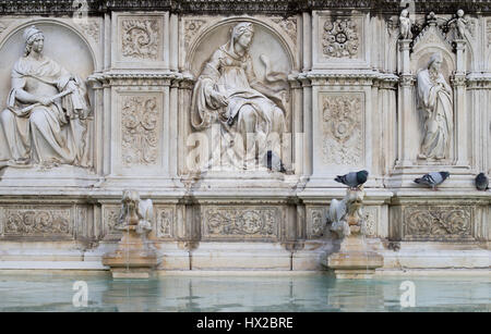 Fonte Gaia monumentalen Brunnen befindet sich im Campo Platz von Siena, Italien Stockfoto