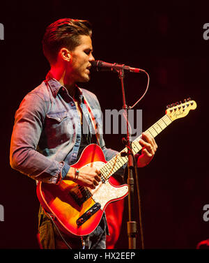 JJ Julius Son führt Lead-Sänger der isländischen Indie-Rock-Band Kaleo im Konzert in London, Kanada am 22. März 2017. Stockfoto