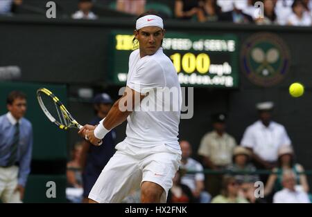 RAFAEL NADAL Spanien Spanien WIMBLEDON LONDON ENGLAND 24. Juni 2010 Stockfoto