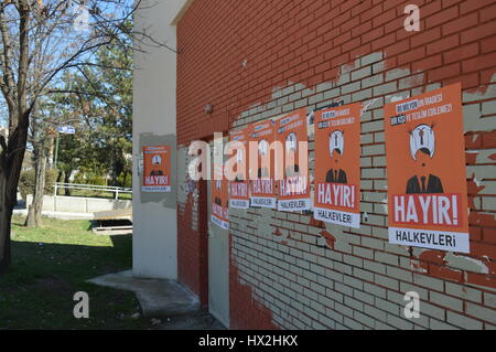 Ankara, Türkei. 24. März 2017. "Nein" Banner Lesung 80 Millionen Menschen werden auf einen Mann anvertrauen kann nicht "zu dem Verfassungsreferendum am 16. April in Ankara. Bildnachweis: Altan Gocher/Pacific Press/Alamy Live-Nachrichten Stockfoto