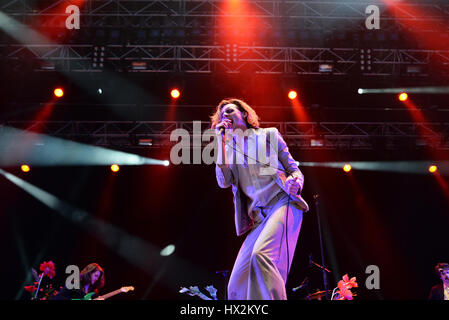 BARCELONA - 30 Mai: Foxygen (Band) in Konzert im Primavera Sound Festival 2015 am 30. Mai 2015 in Barcelona, Spanien. Stockfoto