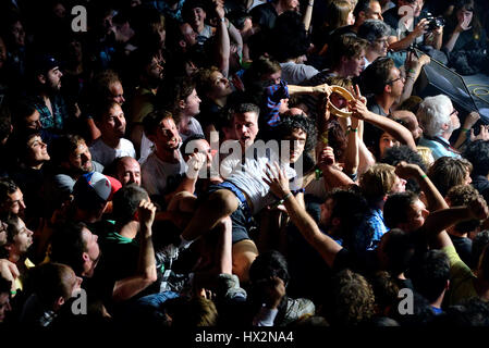 BARCELONA - 1 JUN: Publikum bei Primavera Sound Festival 2015 am 1. Juni 2015 in Barcelona, Spanien. Stockfoto