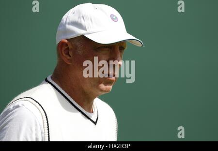 BORIS BECKER Uhren NOVAK DJO der WIMBLEDON CHAMPIONSHIPS 20 der ALL ENGLAND TENNIS CLUB WIMBLEDON LONDON ENGLAND 29 Juni 20 Stockfoto