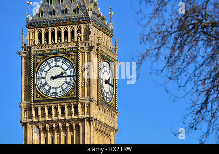 London, England, Vereinigtes Königreich. Big Ben, offiziell The Elizabeth Tower. Ehemals St Stephen Tower, umbenannt für die Königin Diamond Jubilee, 2012 Stockfoto