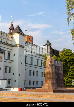 Denkmal für Gediminas, Großfürst von Litauen in Vilnius Stockfoto