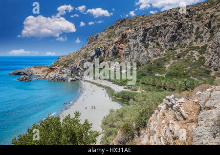 Preveli Beach in Kreta, Griechenland. Es gibt einen Palmenwald und einem Fluss im Inneren der Schlucht in der Nähe dieses Strandes. Stockfoto