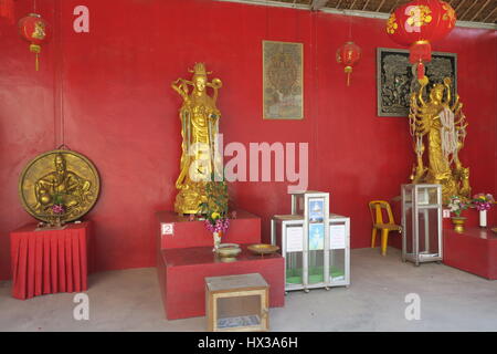 Big Buddha sitzt auf dem höchsten Gipfel des nakkerd Hügel in Ao Chalong. Es ist 45 Meter hohe weiße Marmorstatue sichtbar von überall im Süden von Phuket. Stockfoto