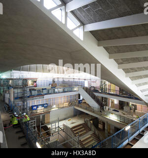 Innenansicht der wichtigsten Atrium im Bau. Design Museum im Bau, London, Vereinigtes Königreich. Architekt: John Pawson Architects, 2016. Stockfoto