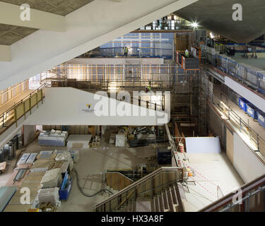 Innenansicht der wichtigsten Atrium im Bau. Design Museum im Bau, London, Vereinigtes Königreich. Architekt: John Pawson Architects, 2016. Stockfoto