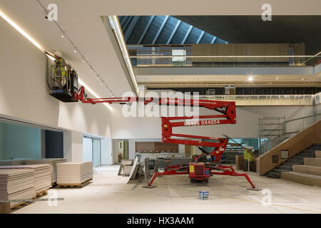 Innenansicht der wichtigsten Atrium im Bau. Design Museum im Bau, London, Vereinigtes Königreich. Architekt: John Pawson Architects, 2016. Stockfoto