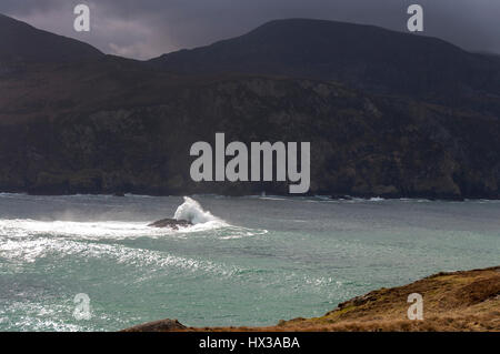 Wellen brechen sich an Maghera Strand in der Nähe von Ardara, County Donegal, Irland Teil Irlands Wild Atlantic Way Stockfoto