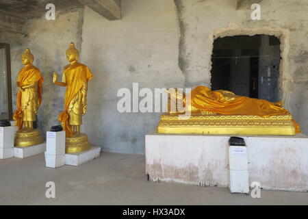 Big Buddha sitzt auf dem höchsten Gipfel des nakkerd Hügel in Ao Chalong. Es ist 45 Meter hohe weiße Marmorstatue sichtbar von überall im Süden von Phuket. Stockfoto