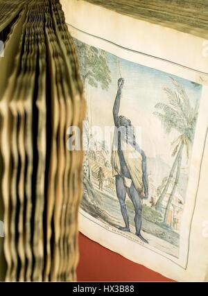 Das Buch "Collection von zweihundert und fünfzig farbigen Radierungen" von Francois Balthazar Solvyns (1760-1824) richtet sich an einer Seite mit einer farbigen Ätzen der Asket mit seinen rechten Arm erhoben, 1796. Mit freundlicher Genehmigung National Library of Medicine. Stockfoto