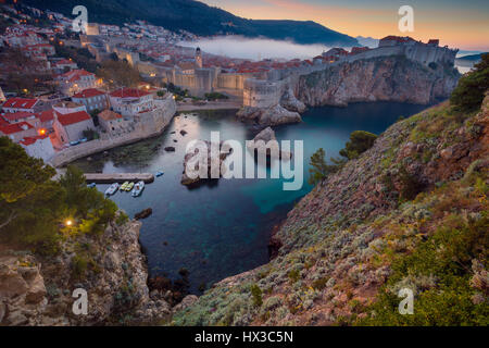 Dubrovnik, Kroatien. Schöne romantische Altstadt von Dubrovnik bei Sonnenaufgang. Stockfoto