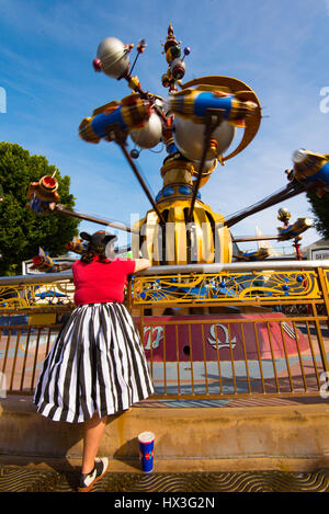 Die orbitron ein Rocket-Spinner Fahrt im Disneyland in Anaheim, Los Angeles, Kalifornien, USA Stockfoto