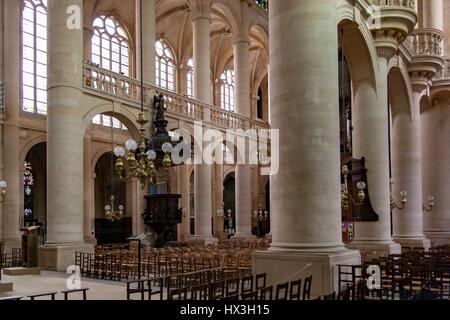 Paris, Frankreich, ca. April 2016: Ansichten von Gebäuden, Denkmälern und Sehenswürdigkeiten in Paris, vom Ufer Stockfoto