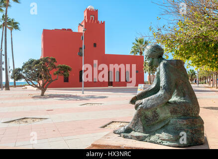 Denkmal des berühmten Gelehrten Ibn al-Baytar, (Botaniker und Pharmakologe, geboren am Mittelalter in Benalmadena) Stockfoto