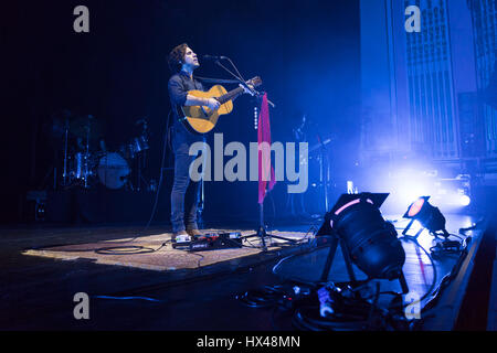 Edinburgh, UK. 24. März 2017. Jack Savoretti führt auf der Bühne in Usher Hall in Edinburgh, UK. Roberto Ricciuti/Alamy Live-Nachrichten Stockfoto