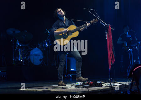 Edinburgh, UK. 24. März 2017. Jack Savoretti führt auf der Bühne in Usher Hall in Edinburgh, UK. Roberto Ricciuti/Alamy Live-Nachrichten Stockfoto