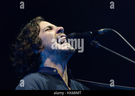 Edinburgh, UK. 24. März 2017. Jack Savoretti führt auf der Bühne in Usher Hall in Edinburgh, UK. Roberto Ricciuti/Alamy Live-Nachrichten Stockfoto