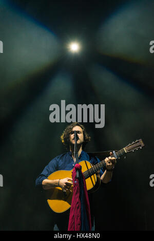 Edinburgh, UK. 24. März 2017. Jack Savoretti führt auf der Bühne in Usher Hall in Edinburgh, UK. Roberto Ricciuti/Alamy Live-Nachrichten Stockfoto