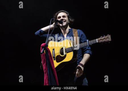 Edinburgh, UK. 24. März 2017. Jack Savoretti führt auf der Bühne in Usher Hall in Edinburgh, UK. Roberto Ricciuti/Alamy Live-Nachrichten Stockfoto