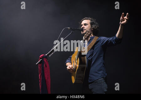 Edinburgh, UK. 24. März 2017. Jack Savoretti führt auf der Bühne in Usher Hall in Edinburgh, UK. Roberto Ricciuti/Alamy Live-Nachrichten Stockfoto