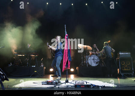 Edinburgh, UK. 24. März 2017. Jack Savoretti führt auf der Bühne in Usher Hall in Edinburgh, UK. Roberto Ricciuti/Alamy Live-Nachrichten Stockfoto