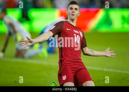 San Jose, CA. 24. März 2017. US-Mittelfeldspieler Christian Pulisic (10) feiert ein Ziel während der FIFA WM-Qualifikation-Spiel zwischen den USA und Honduras Avaya-Stadion in San Jose, Kalifornien. Der USA besiegt Honduras 6-0. Damon Tarver/Cal Sport Media/Alamy Live-Nachrichten Stockfoto