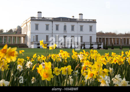 Greenwich, London, Vereinigtes Königreich. 25. März 2017. Sonniges Frühlingswetter im Greenwich Park am letzten Tag der Greenwich Mean Time vor Uhren vorwärts gehen, British Summer Time heute Abend. Rob Powell/Alamy Live-Nachrichten Stockfoto