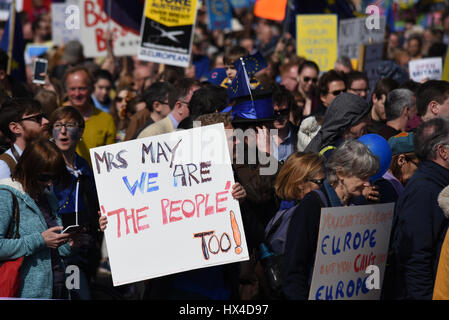 In London fand ein demonstrationsmarsch statt, um gegen den "Brexit" und Artikel 50 - den Austritt des Vereinigten Königreichs aus der Europäischen Union - zu demonstrieren Stockfoto