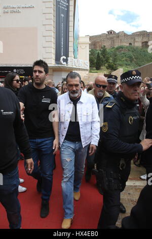 Malaga, Spanien. 25. März 2017. Antonio Banderas geht Málaga vor zahlreichen Fans und Fans auf dem 20 spanischen Filmfestival von Malaga. Bildnachweis: ZUMA Press, Inc./Alamy Live-Nachrichten Stockfoto