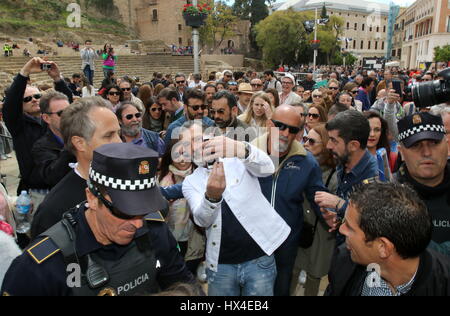 Malaga, Spanien. 25. März 2017. Antonio Banderas geht Málaga vor zahlreichen Fans und Fans auf dem 20 spanischen Filmfestival von Malaga. Bildnachweis: ZUMA Press, Inc./Alamy Live-Nachrichten Stockfoto