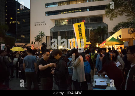 Hong Kong SAR, China. 25. März 2017. Demonstrationen, Proteste und gelb pro-Demokratie-Banner als Hong Kong bereitet für einen neuen Chief Executive (Stadtoberhaupt) in Hong Kong, China zu stimmen. © RaymondAsiaPhotography / Alamy Live News. Stockfoto