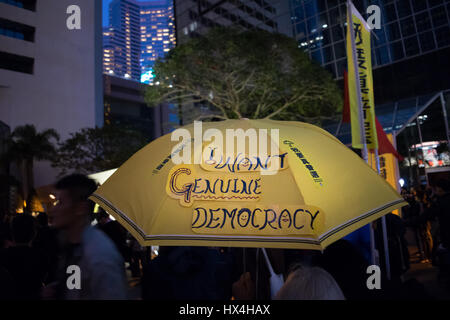 Hong Kong SAR, China. 25. März 2017. Demokratie-Proteste und Demonstrationen als Hong Kong Stimmen für einen neuen Chief Executive (Stadtoberhaupt) in Hong Kong, China. © RaymondAsiaPhotography / Alamy Live News. Stockfoto
