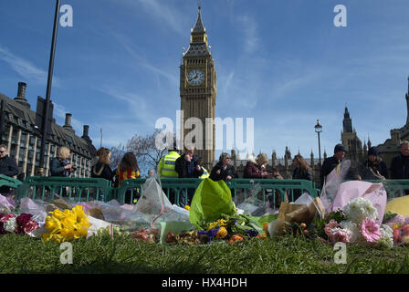 London, UK. 25. März 2017. London im Anschluss an einen terroristischen Anschlag auf 22. März 2017 Credit: MARTIN DALTON/Alamy Live News Stockfoto