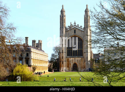 Cambridge, UK. 25. März 2017. Kings College in der Frühlingssonne an einem warmen Tag in Cambridge, UK. Samstag, 25. März 2017 Credit: KEITH MAYHEW/Alamy Live-Nachrichten Stockfoto