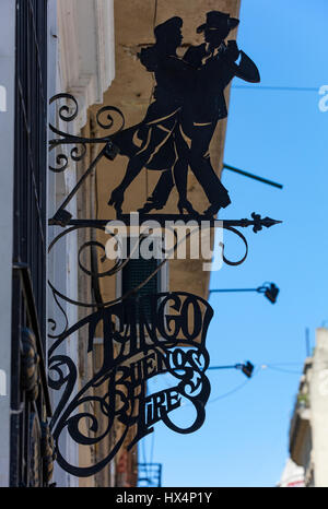 Detail eines Paares auf ein Schild in San Telmo Tango tanzen. Buenos Aires, Argentinien. Stockfoto