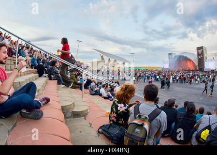 BARCELONA - 29 Mai: Menschen bei Primavera Sound Festival 2015 am 29. Mai 2015 in Barcelona, Spanien. Stockfoto