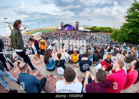 BARCELONA - 29 Mai: Menschen bei Primavera Sound Festival 2015 am 29. Mai 2015 in Barcelona, Spanien. Stockfoto