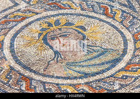 Volubilis, Marokko.  Herbst, aus dem vier Jahreszeiten-Mosaik im Haus des Dionysos und die vier Jahreszeiten. Stockfoto