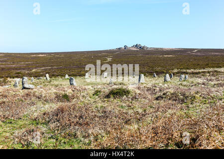 Tregeseal East ist ein prähistorischer Steinkreis in der Nähe von St Just, Cornwall, England, UK. Die neunzehn Granitsteine sind auch bekannt als The Dancing Stones Stockfoto