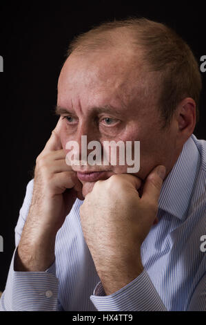 Schönes Portrait von reifer Mann mit Trauer auf dem Gesicht Stockfoto