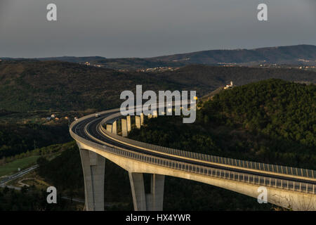 Črni Kal Viadukt ist die längste und höchste Viadukt in Slowenien Stockfoto