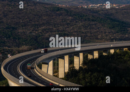 Črni Kal Viadukt ist die längste und höchste Viadukt in Slowenien Stockfoto