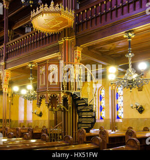 BUDAPEST, Ungarn - 21. Februar 2016: Innenraum der großen Synagoge in der Dohany Straße. Der Dohany Straße Synagoge oder Tabakgasse Synagoge ist die la Stockfoto